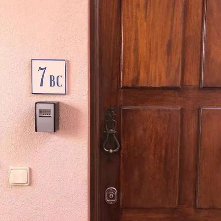 Old Village Beautiful 3 Bed Townhouse Ferienhaus *